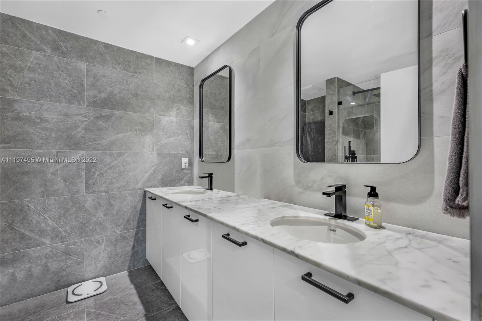 THE PLAZA 901 BRICKELL CO - Residential