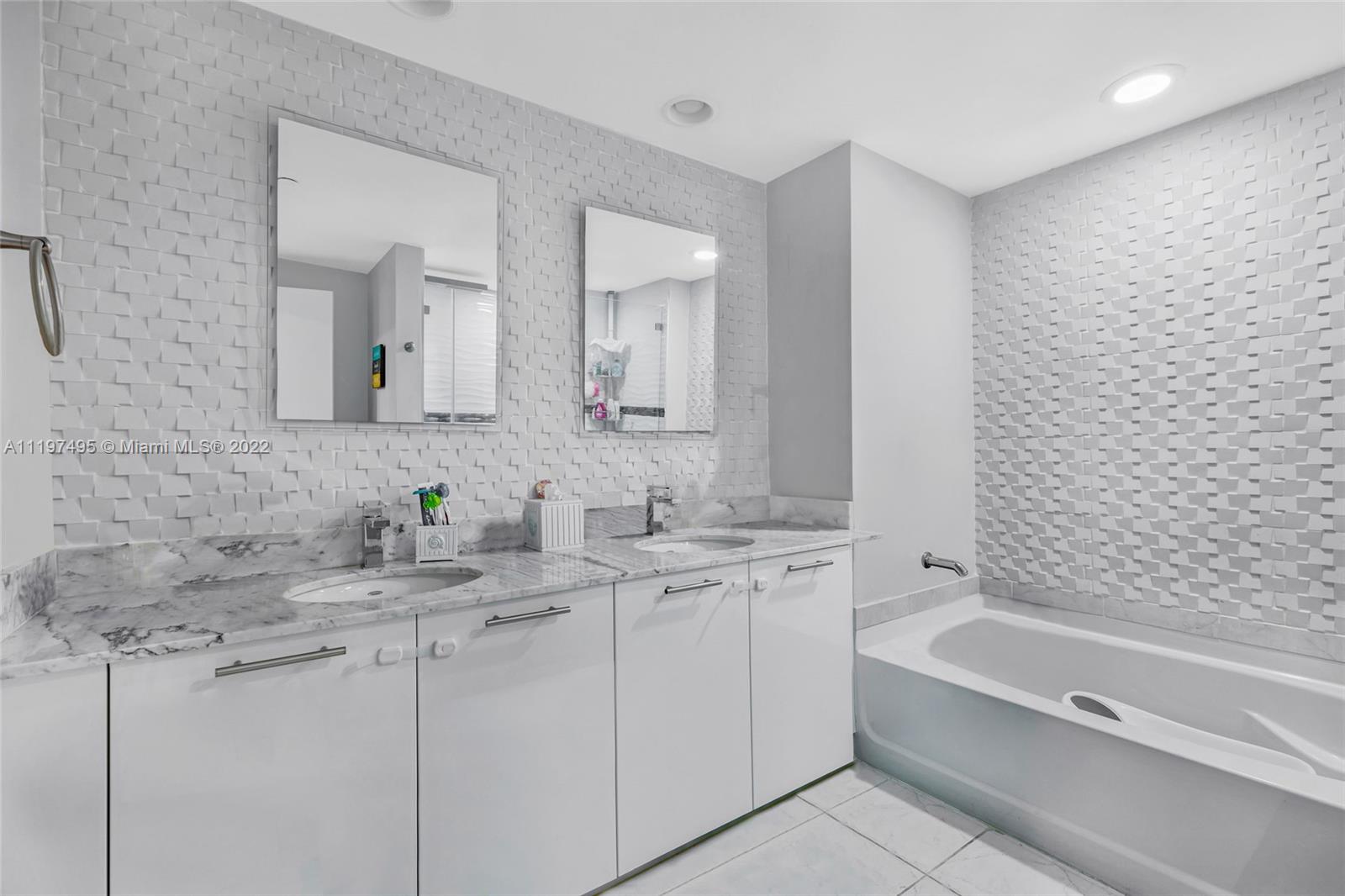 THE PLAZA 901 BRICKELL CO - Residential