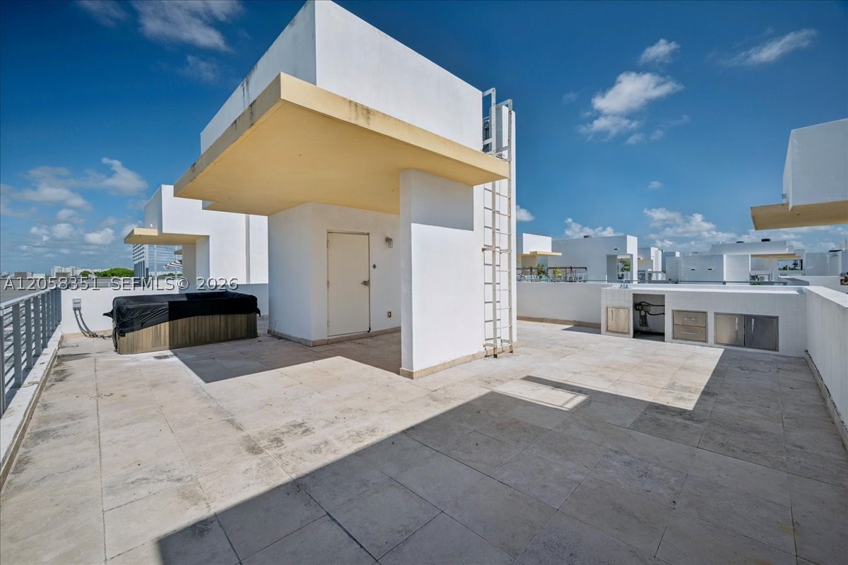 LOFTS AT MAYFAIR CONDO - Residential
