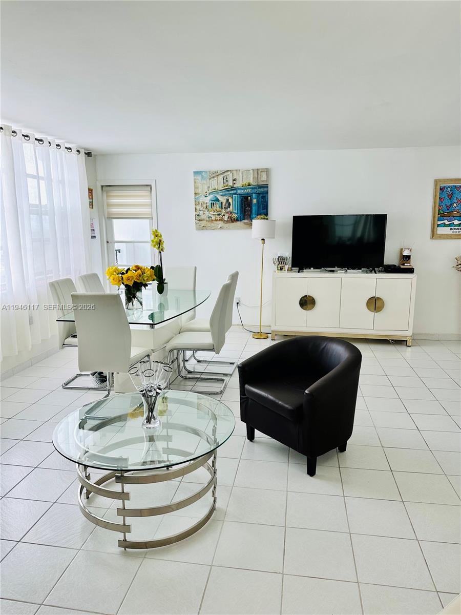 COMMODORE PLAZA CONDO - Residential