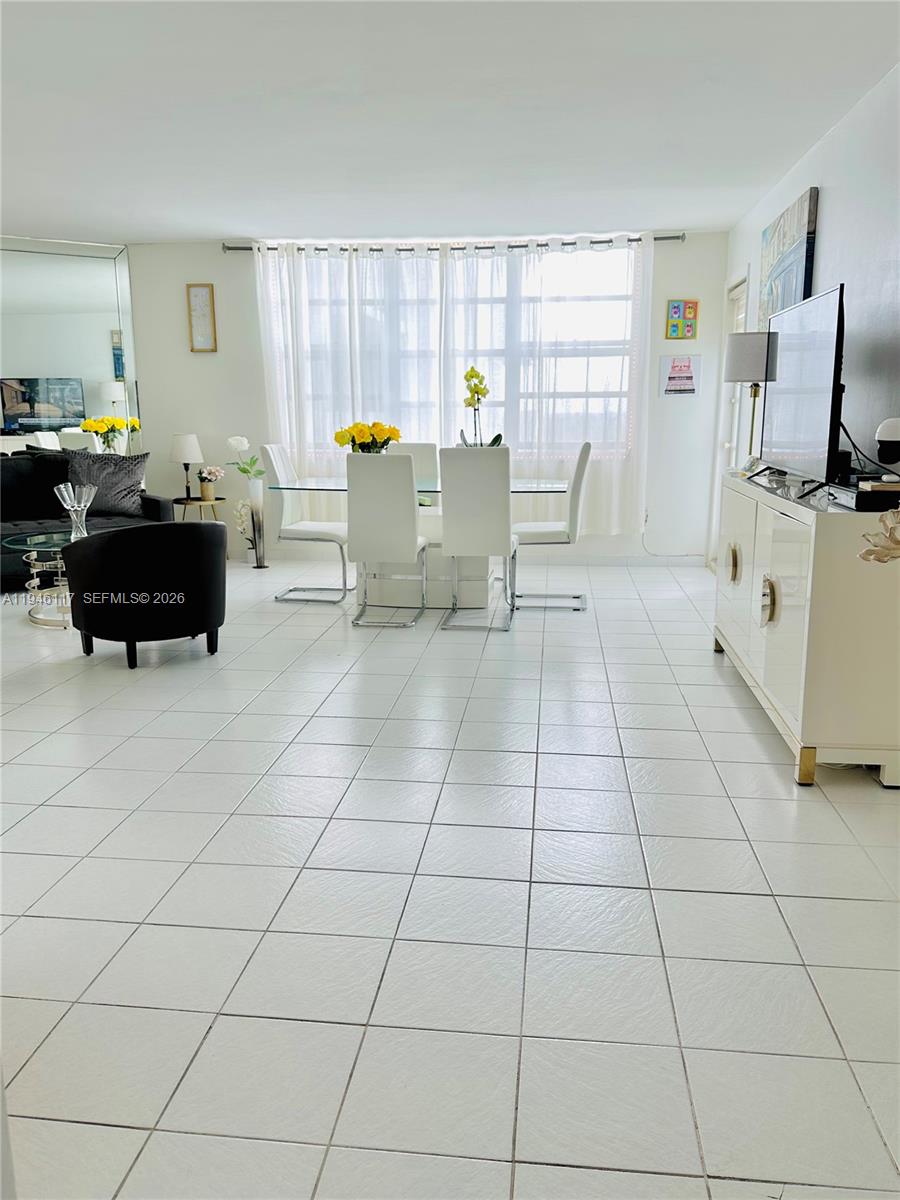 COMMODORE PLAZA CONDO - Residential