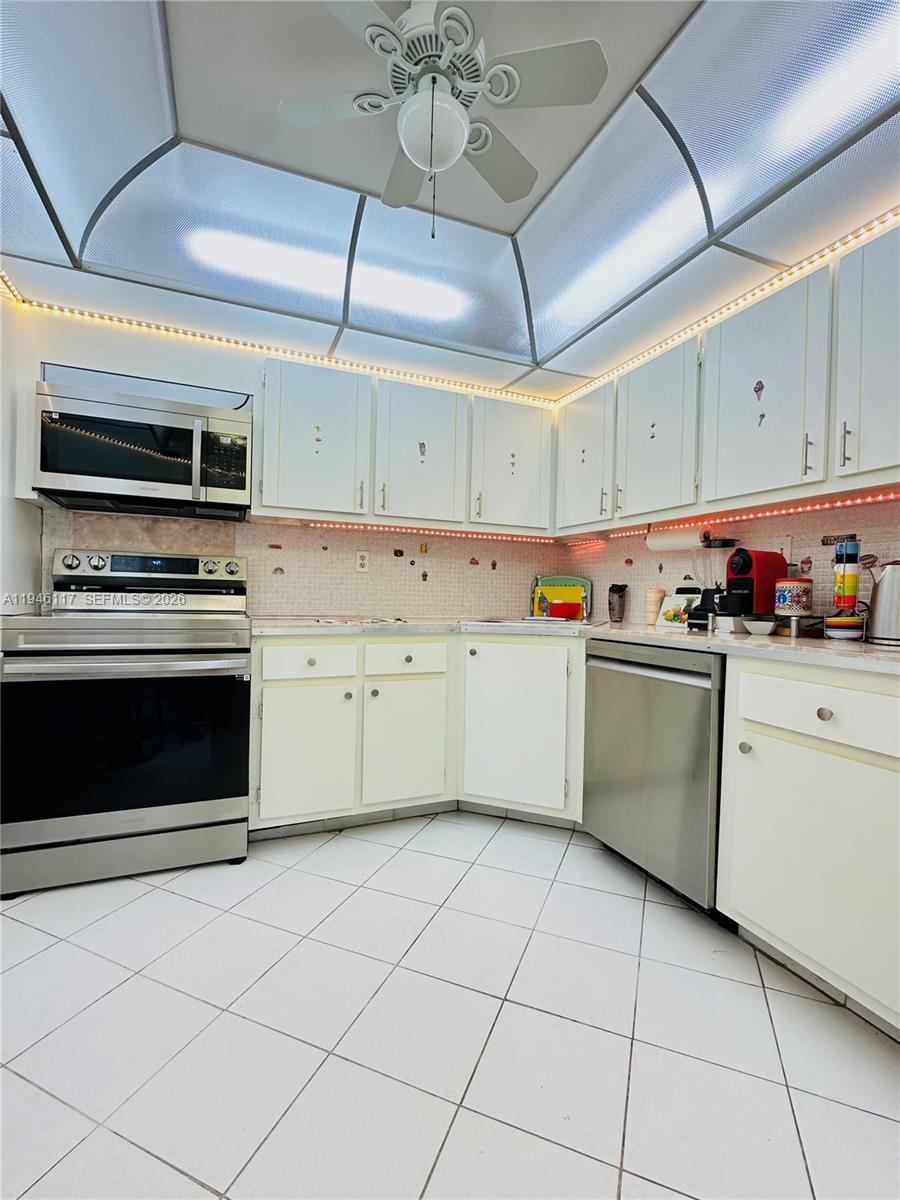 COMMODORE PLAZA CONDO - Residential