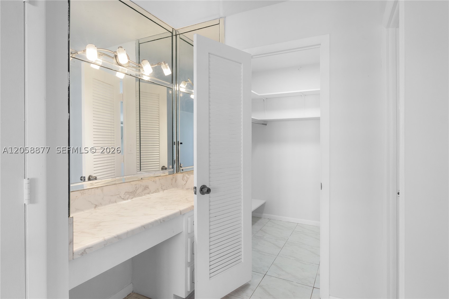 PLAZA TOWERS SOUTH CONDO - Residential