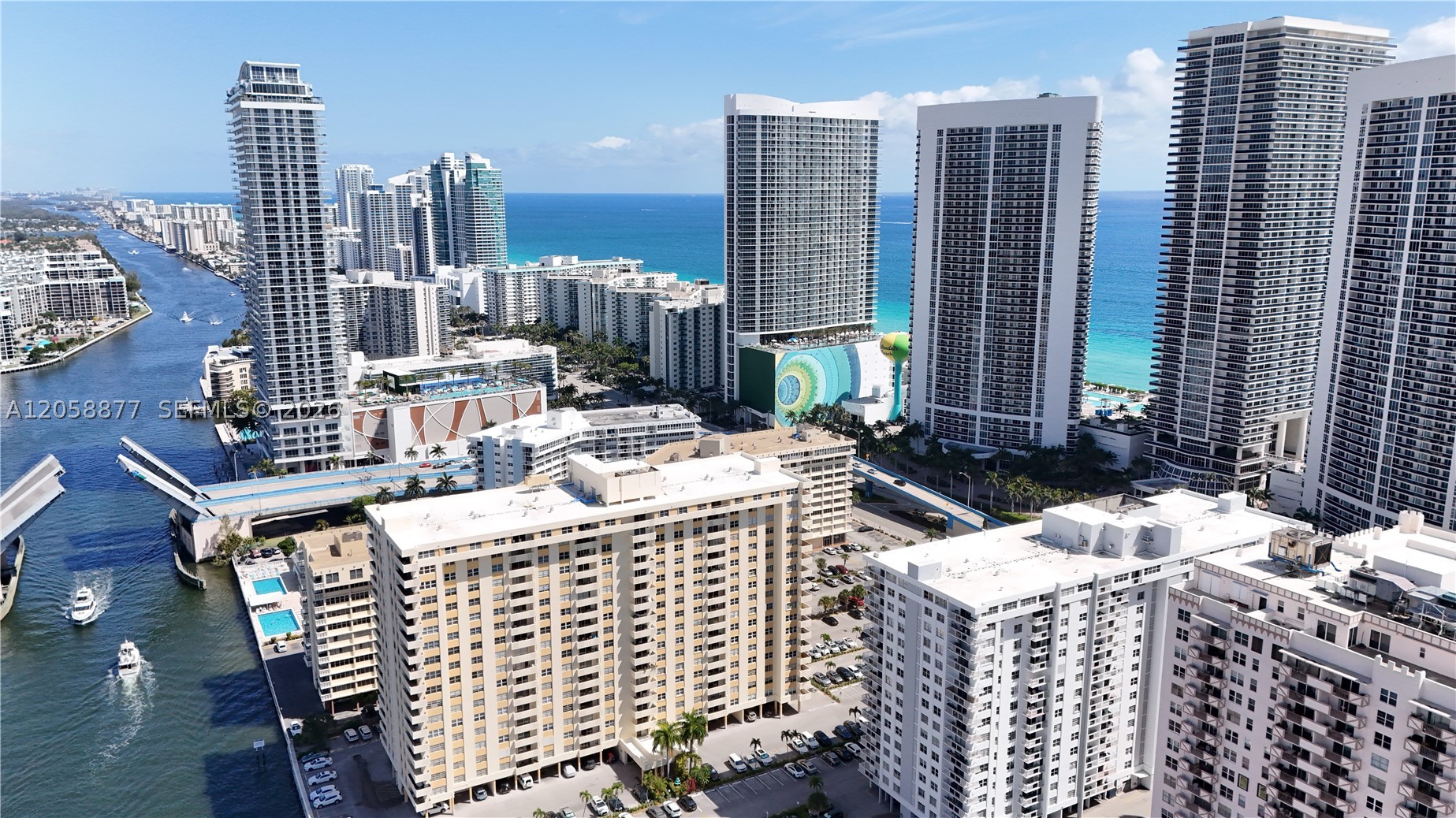 PLAZA TOWERS SOUTH CONDO - Residential