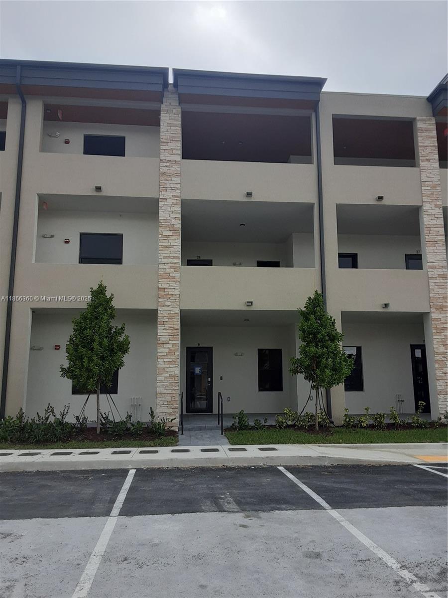 APEX AT PARK CENTRAL COND - Residential