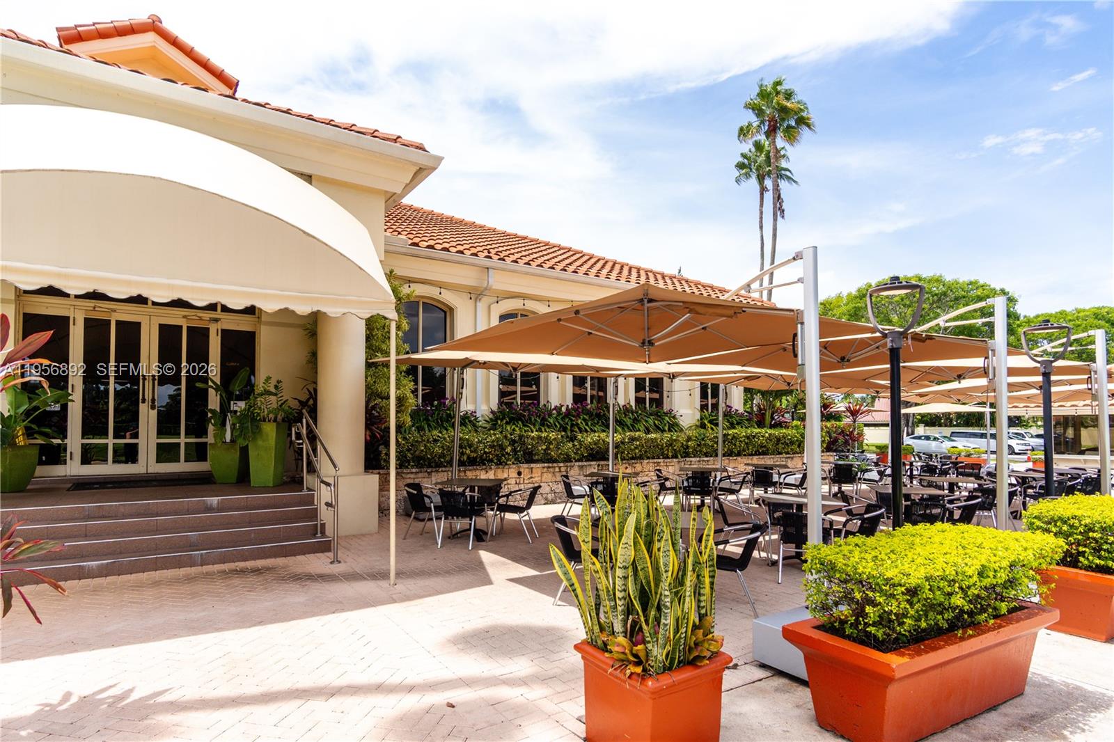 DORAL SANDS - Residential