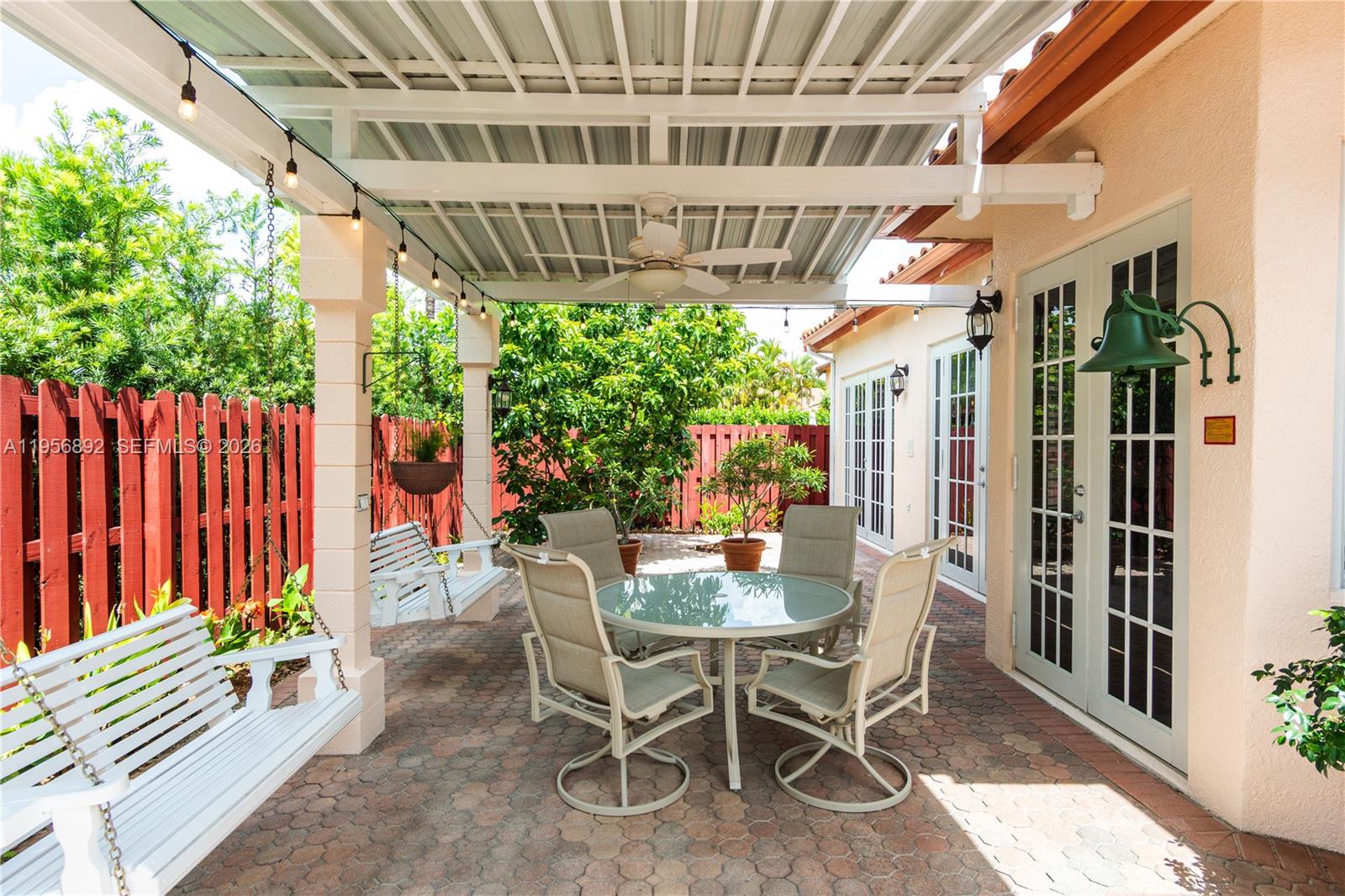 DORAL SANDS - Residential