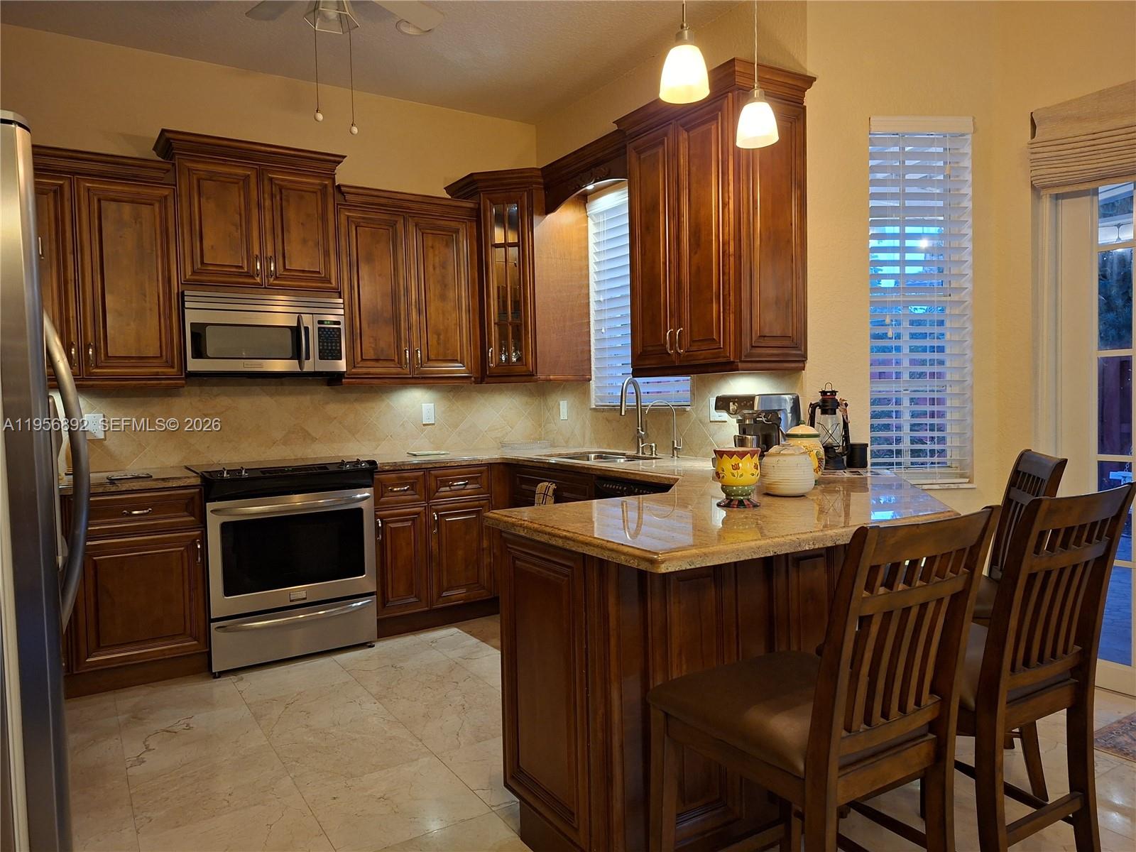 DORAL SANDS - Residential