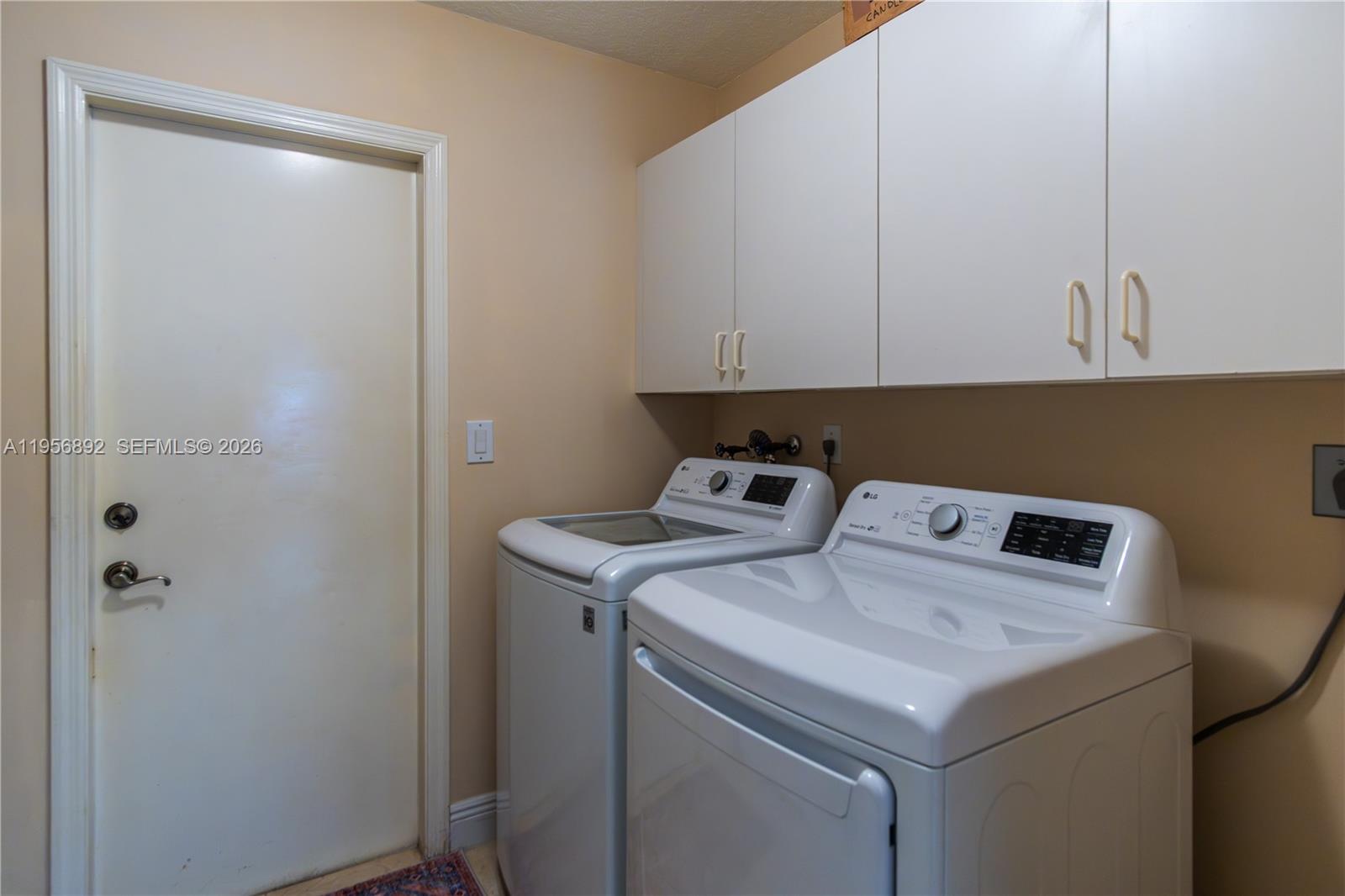 DORAL SANDS - Residential