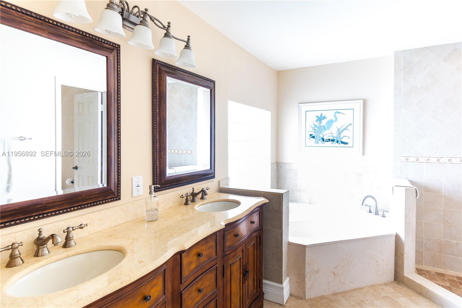 DORAL SANDS - Residential