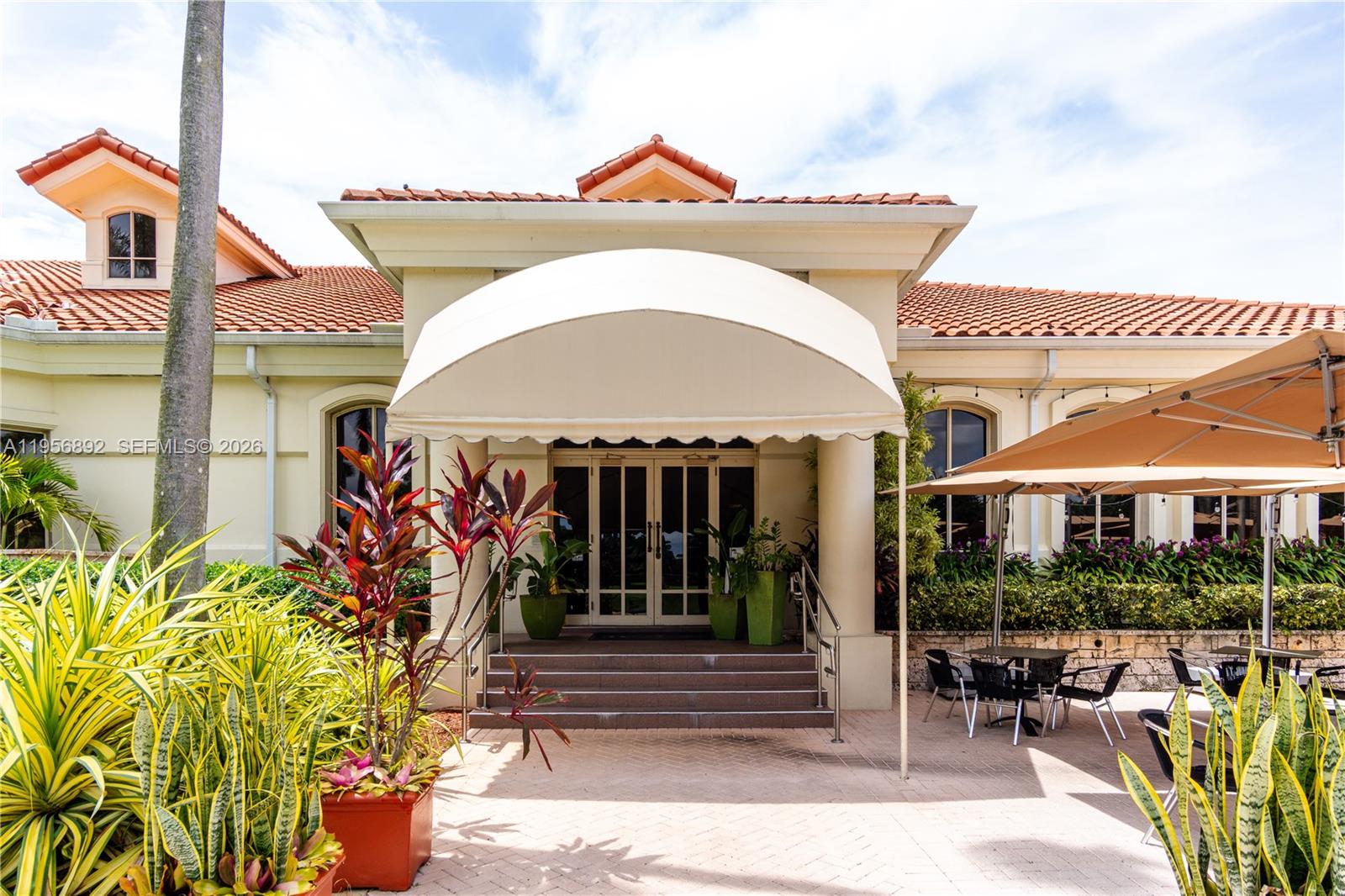 DORAL SANDS - Residential