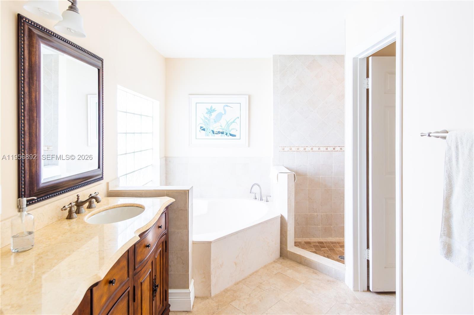 DORAL SANDS - Residential