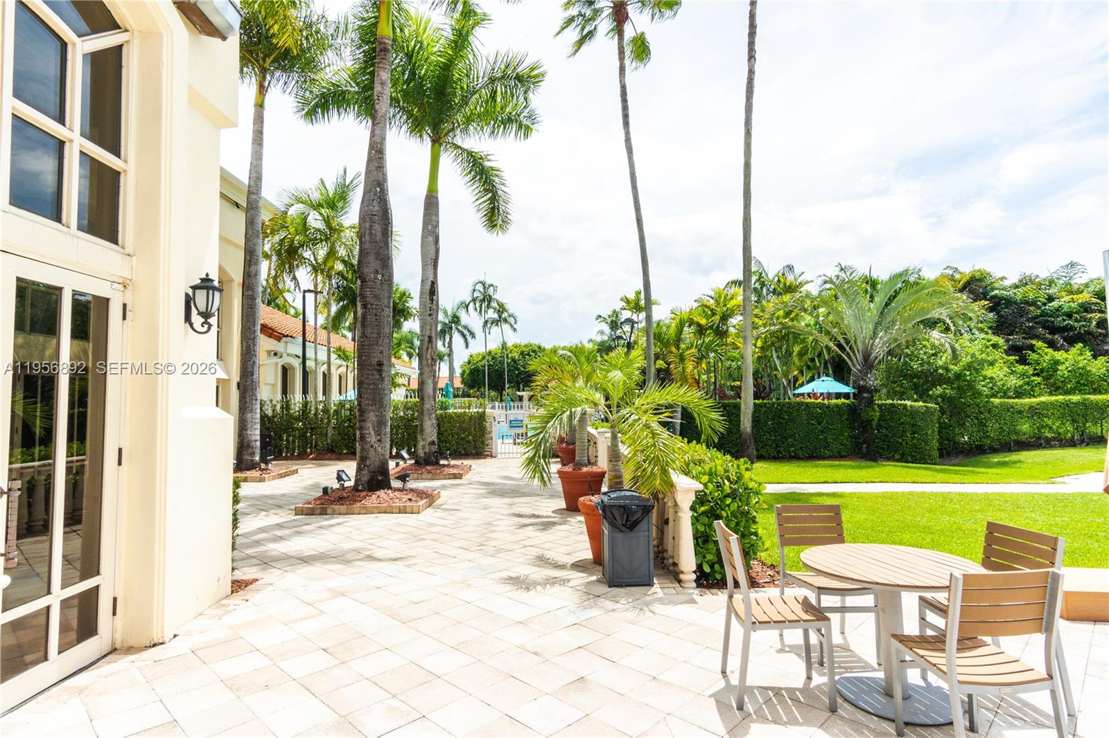 DORAL SANDS - Residential