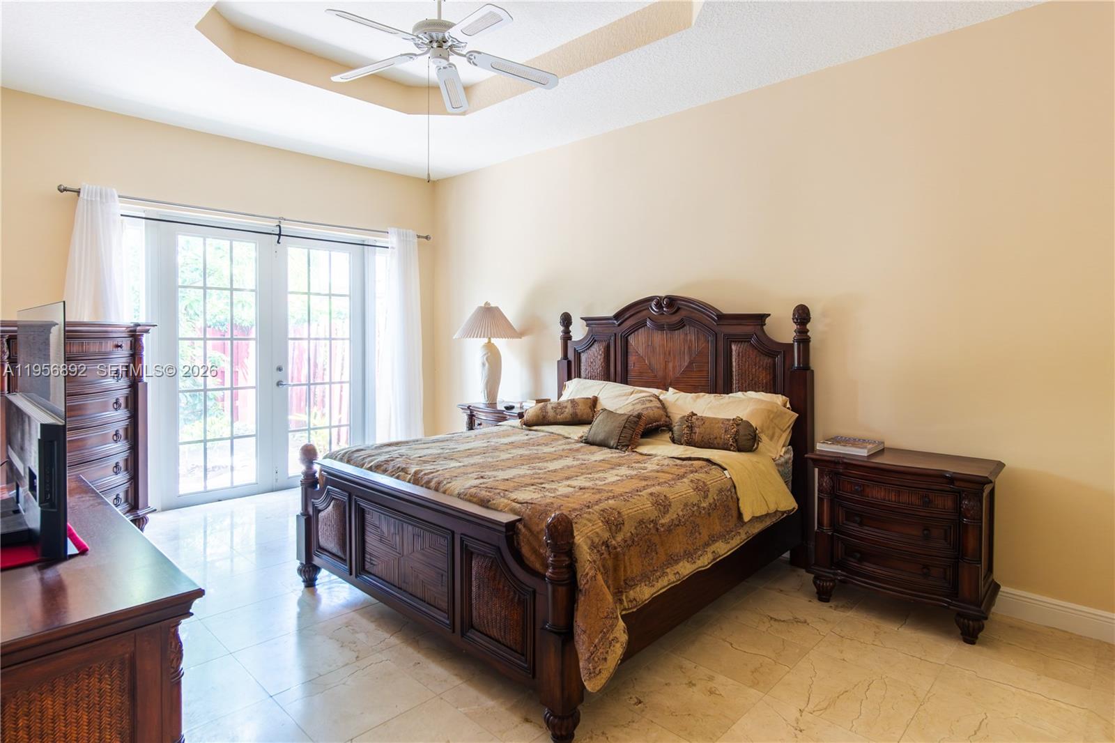 DORAL SANDS - Residential