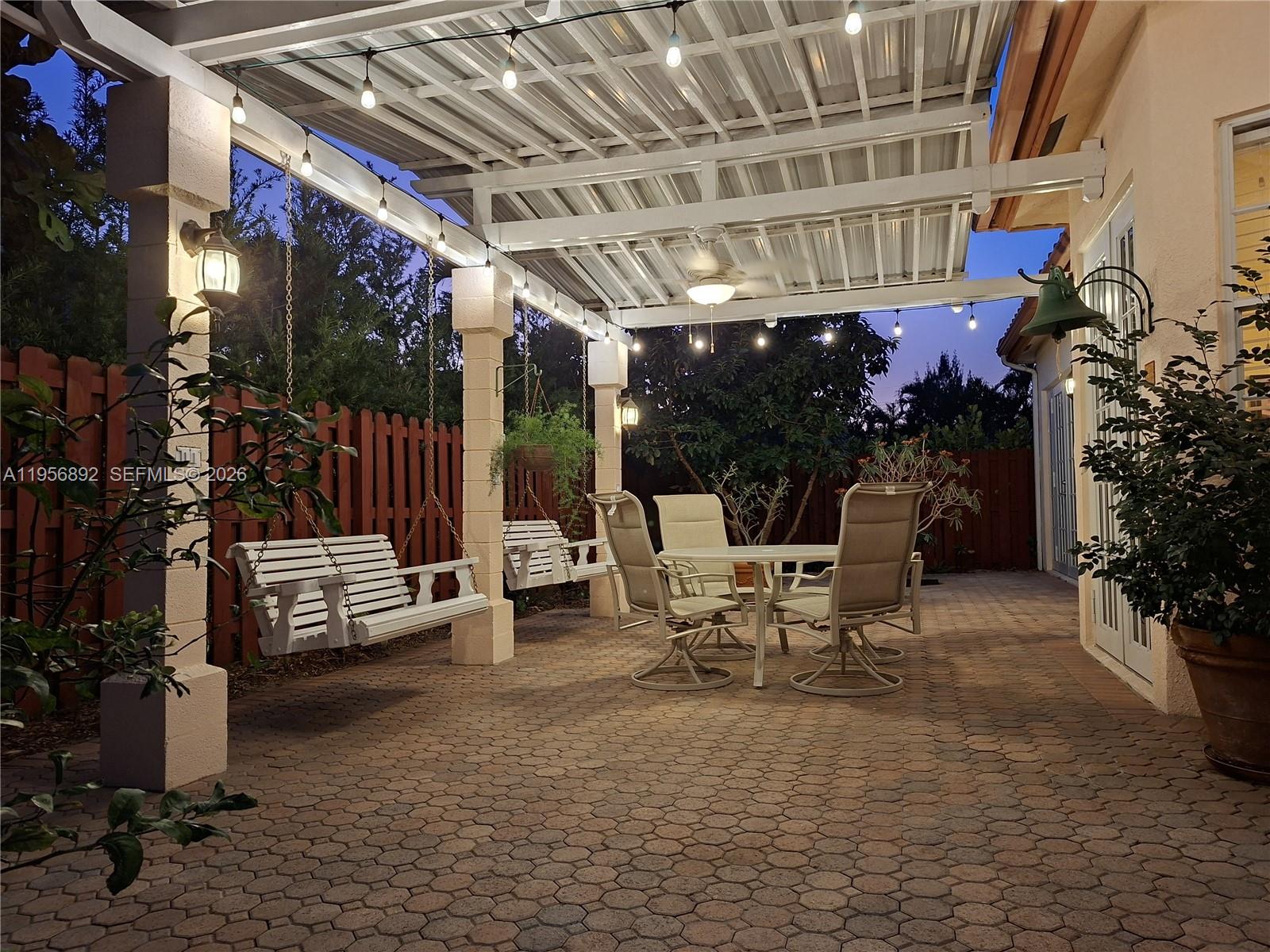 DORAL SANDS - Residential