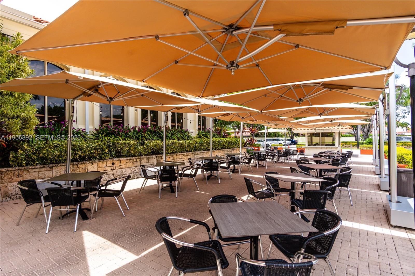 DORAL SANDS - Residential