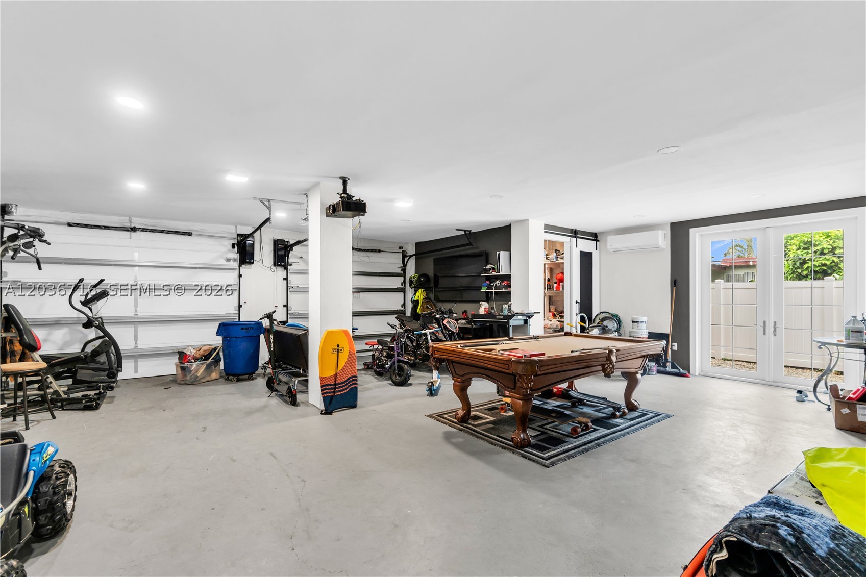 COUNTRY CLUB ACRES 5 - Residential