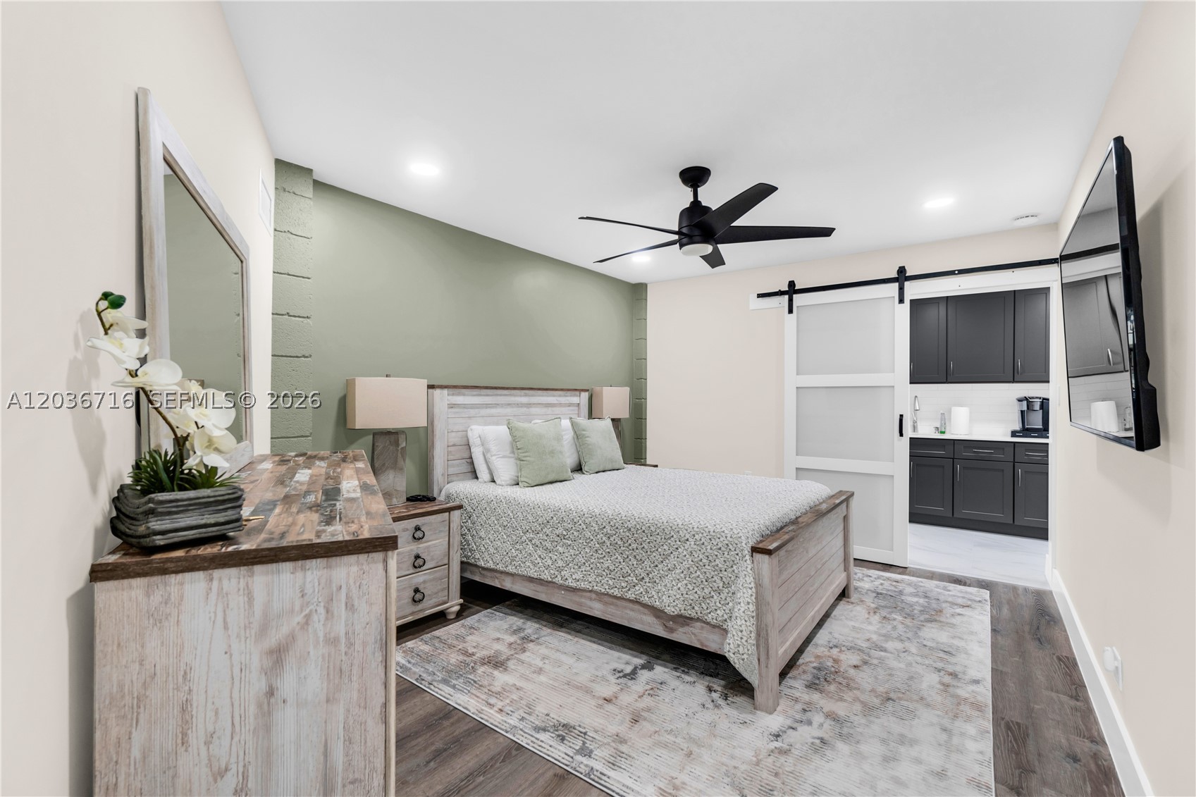 COUNTRY CLUB ACRES 5 - Residential