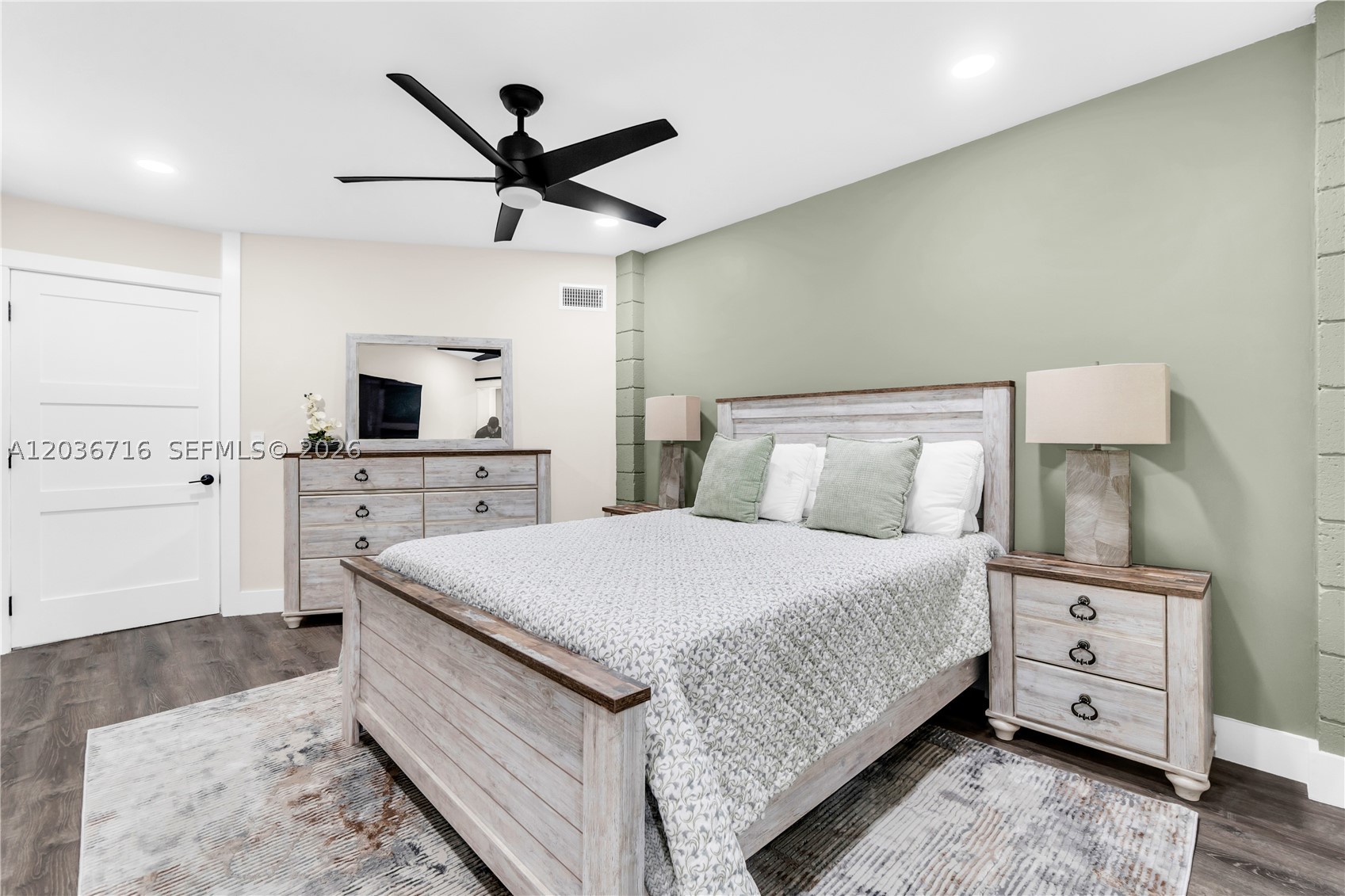 COUNTRY CLUB ACRES 5 - Residential