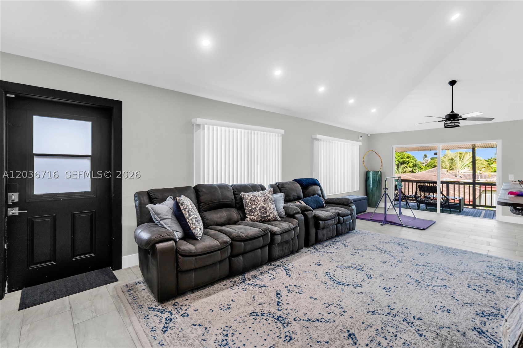 COUNTRY CLUB ACRES 5 - Residential