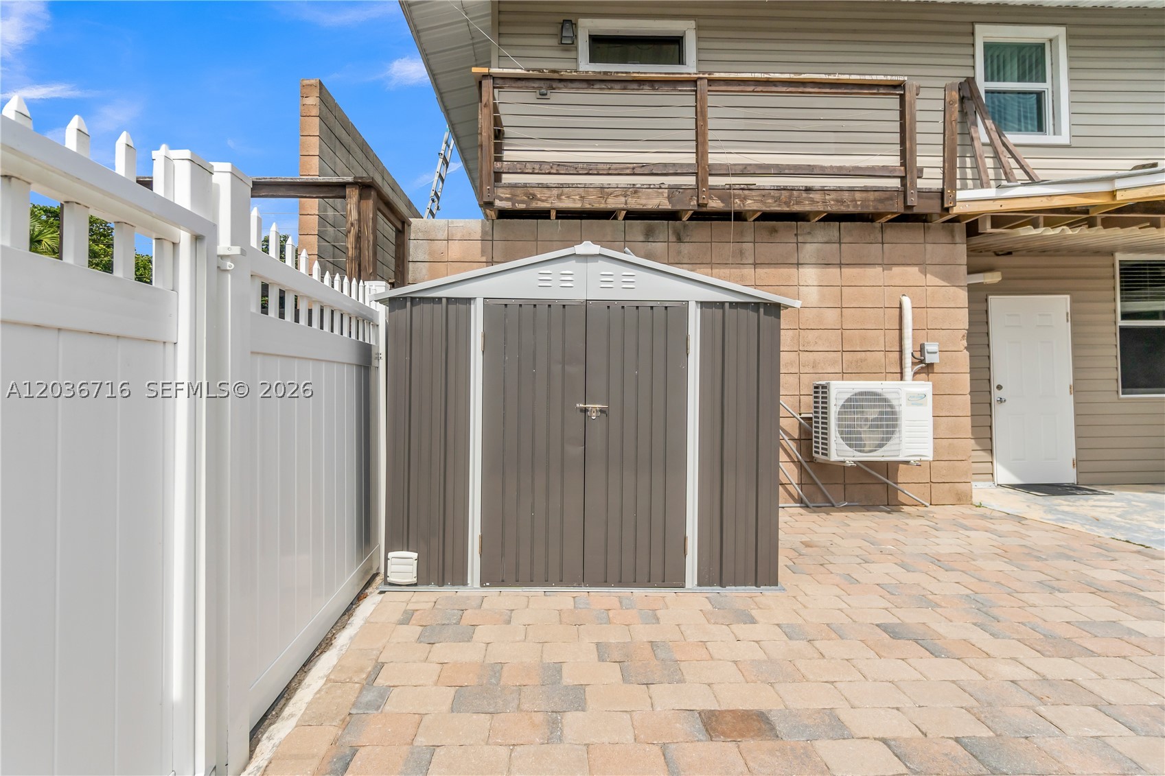COUNTRY CLUB ACRES 5 - Residential
