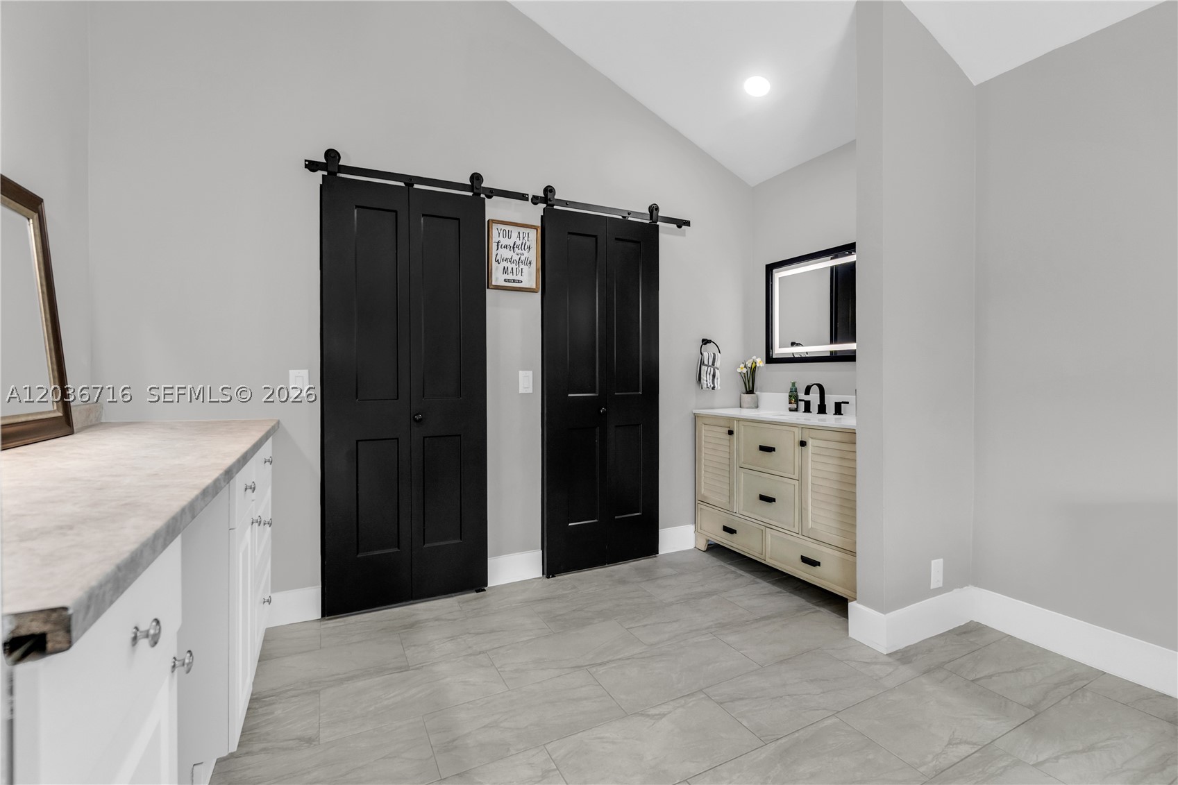 COUNTRY CLUB ACRES 5 - Residential