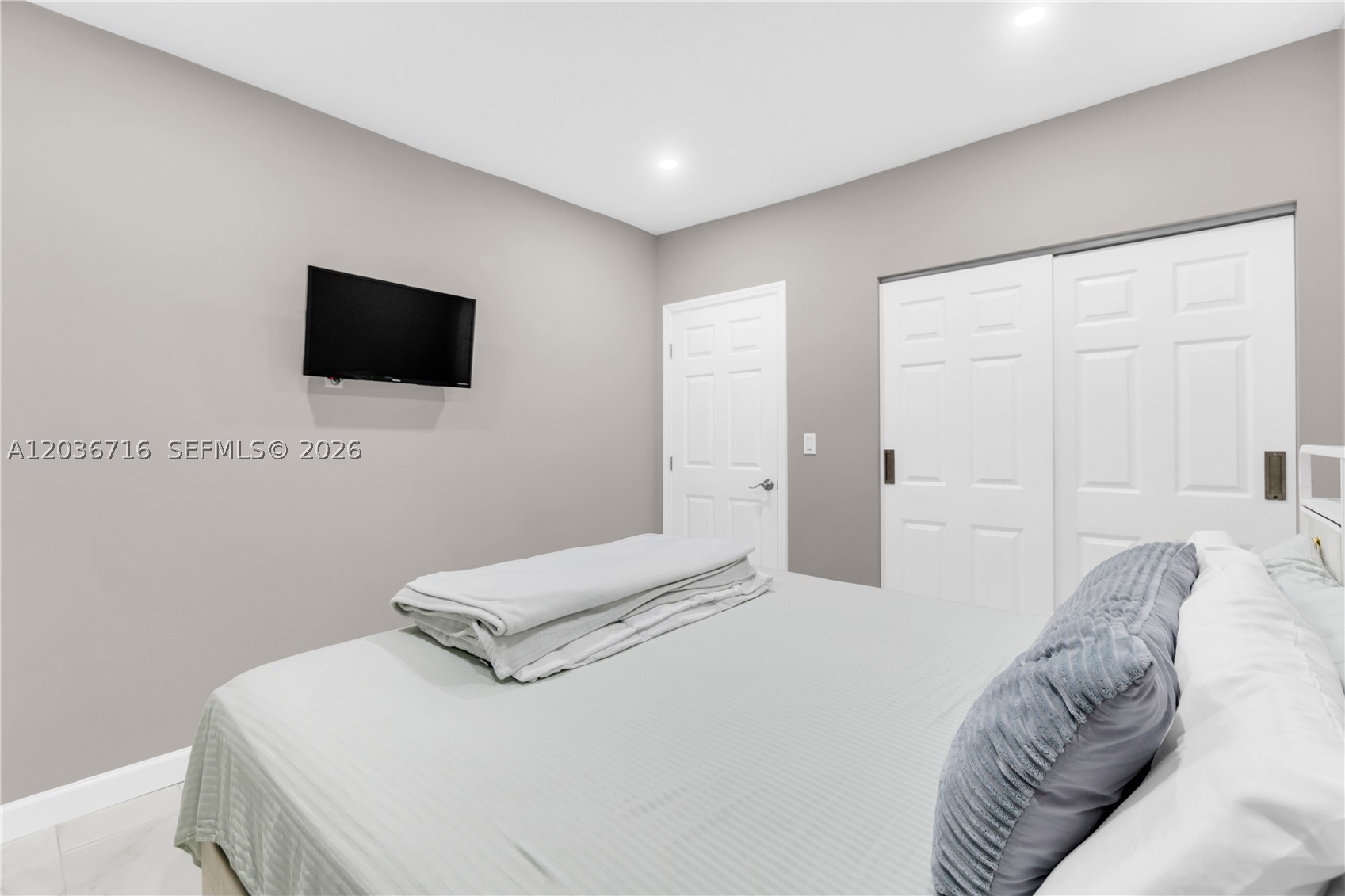 COUNTRY CLUB ACRES 5 - Residential