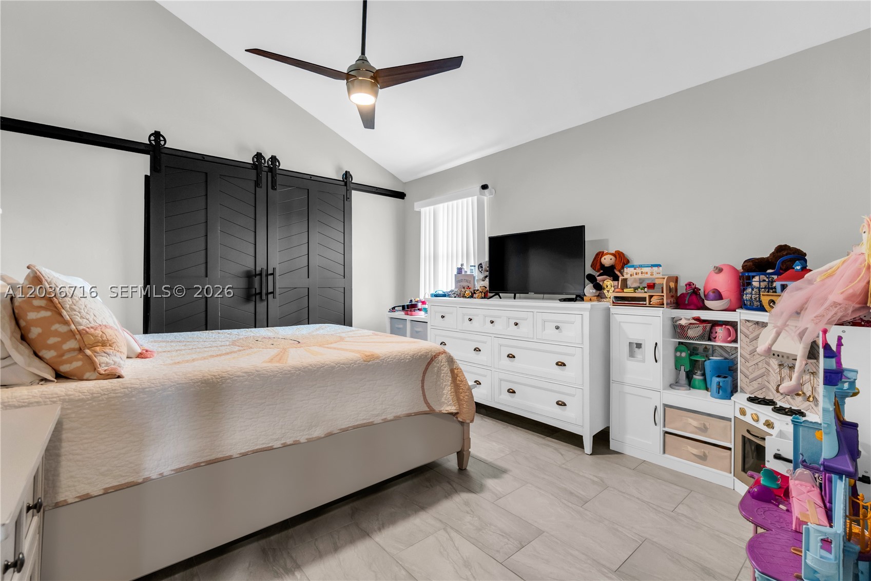 COUNTRY CLUB ACRES 5 - Residential