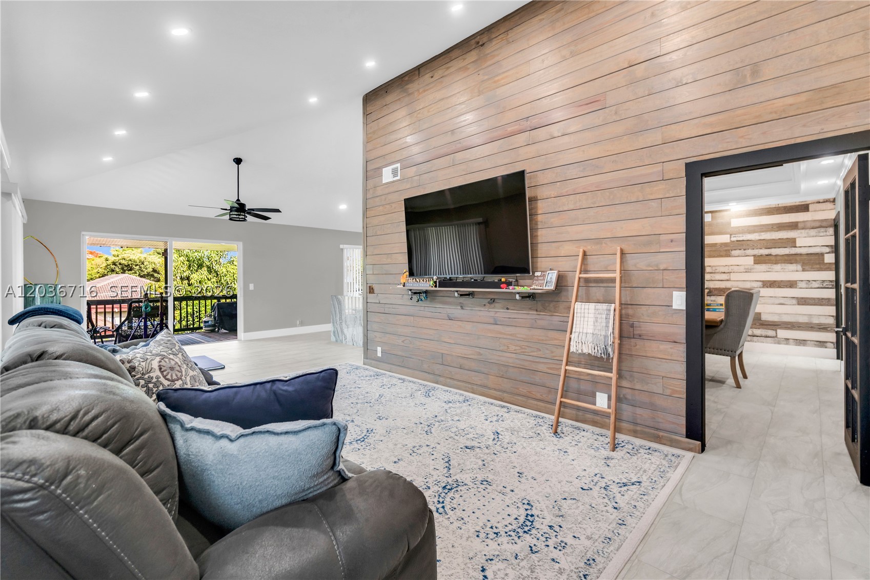 COUNTRY CLUB ACRES 5 - Residential