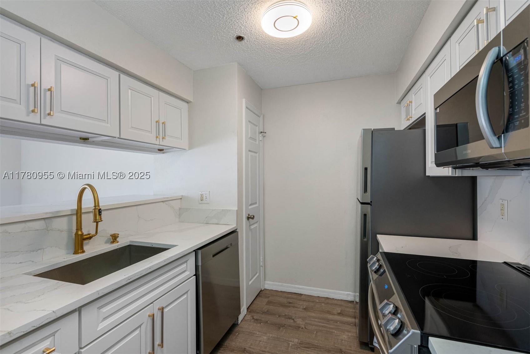 HYDE PARKPLACE II - Residential