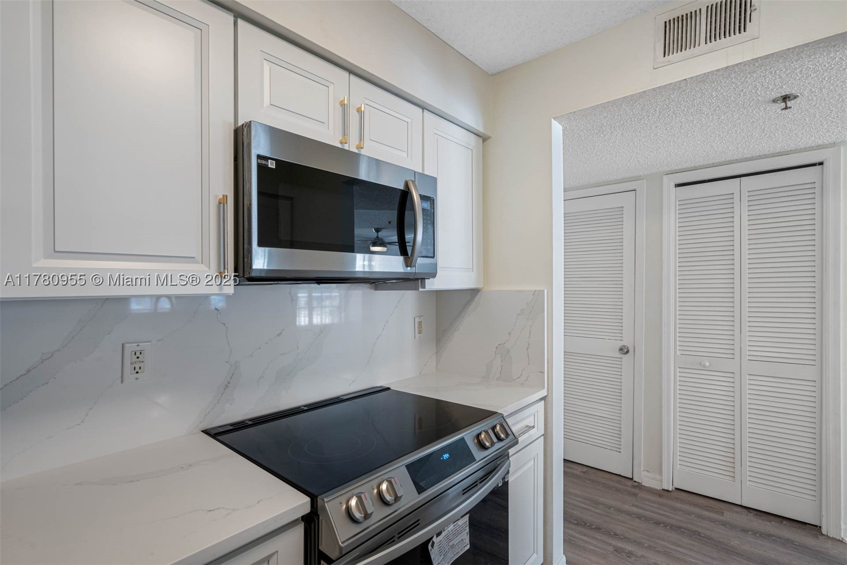 HYDE PARKPLACE II - Residential