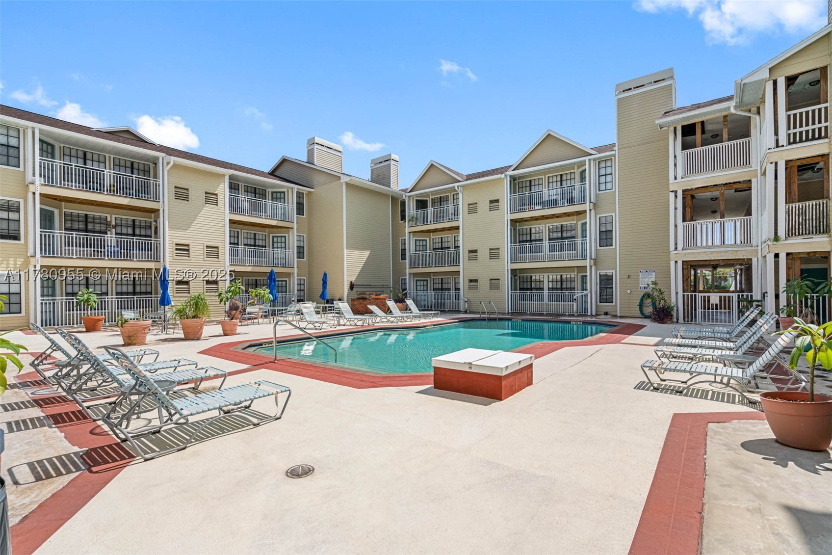 HYDE PARKPLACE II - Residential