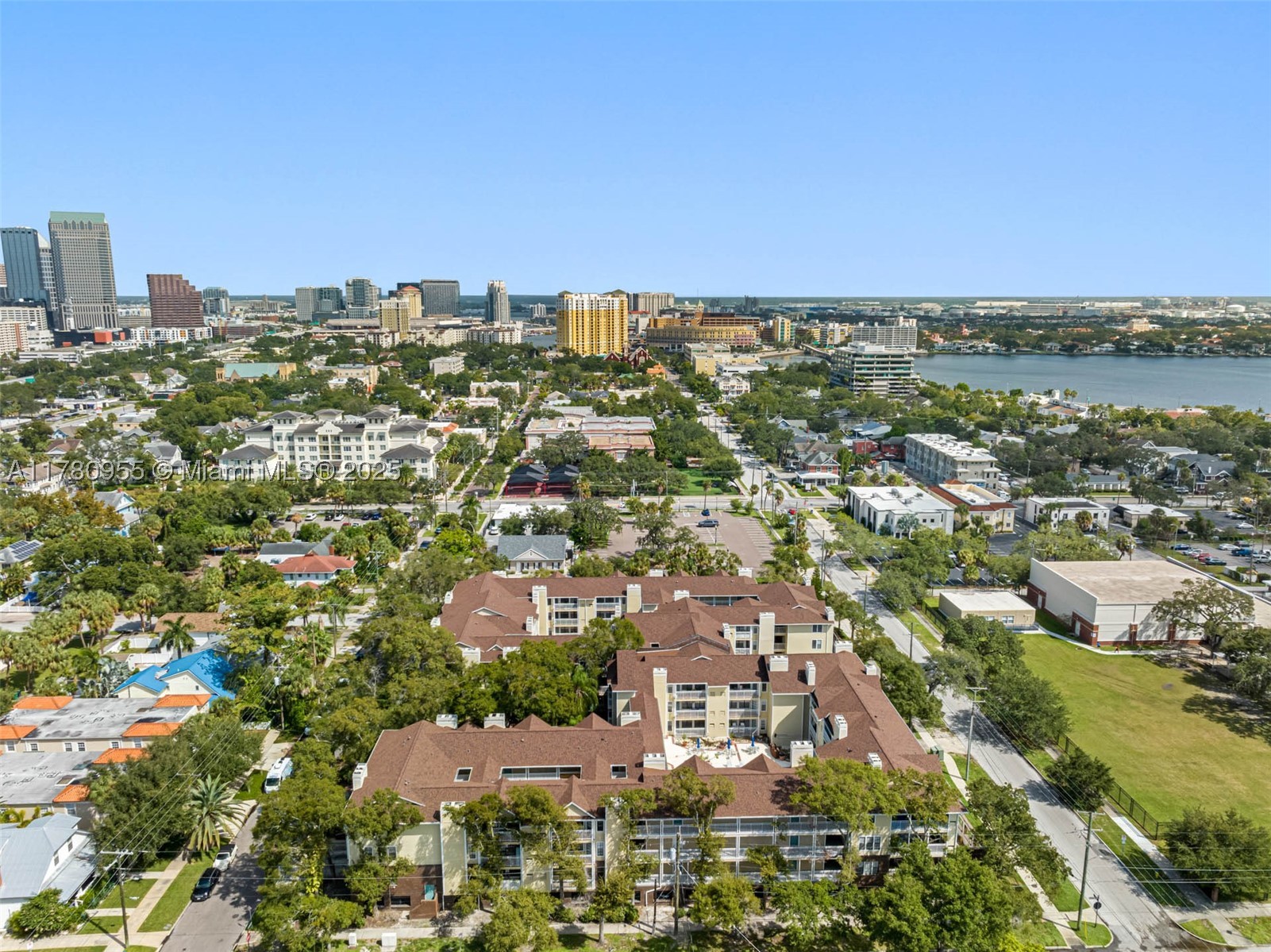 HYDE PARKPLACE II - Residential