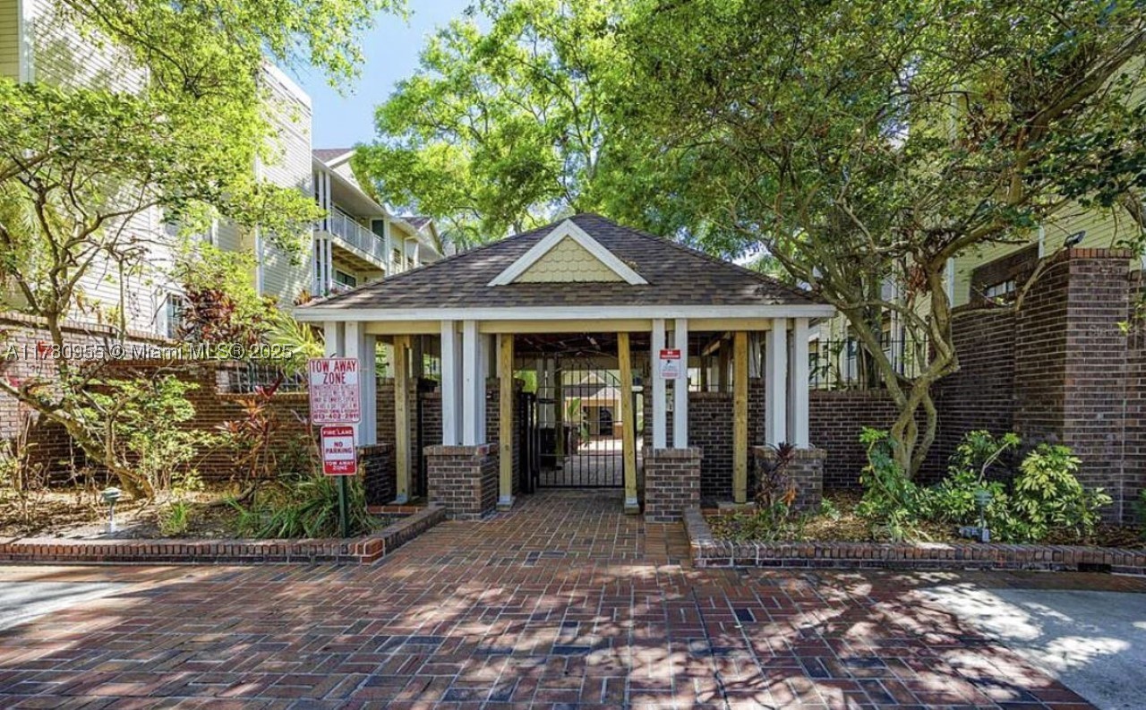 HYDE PARKPLACE II - Residential