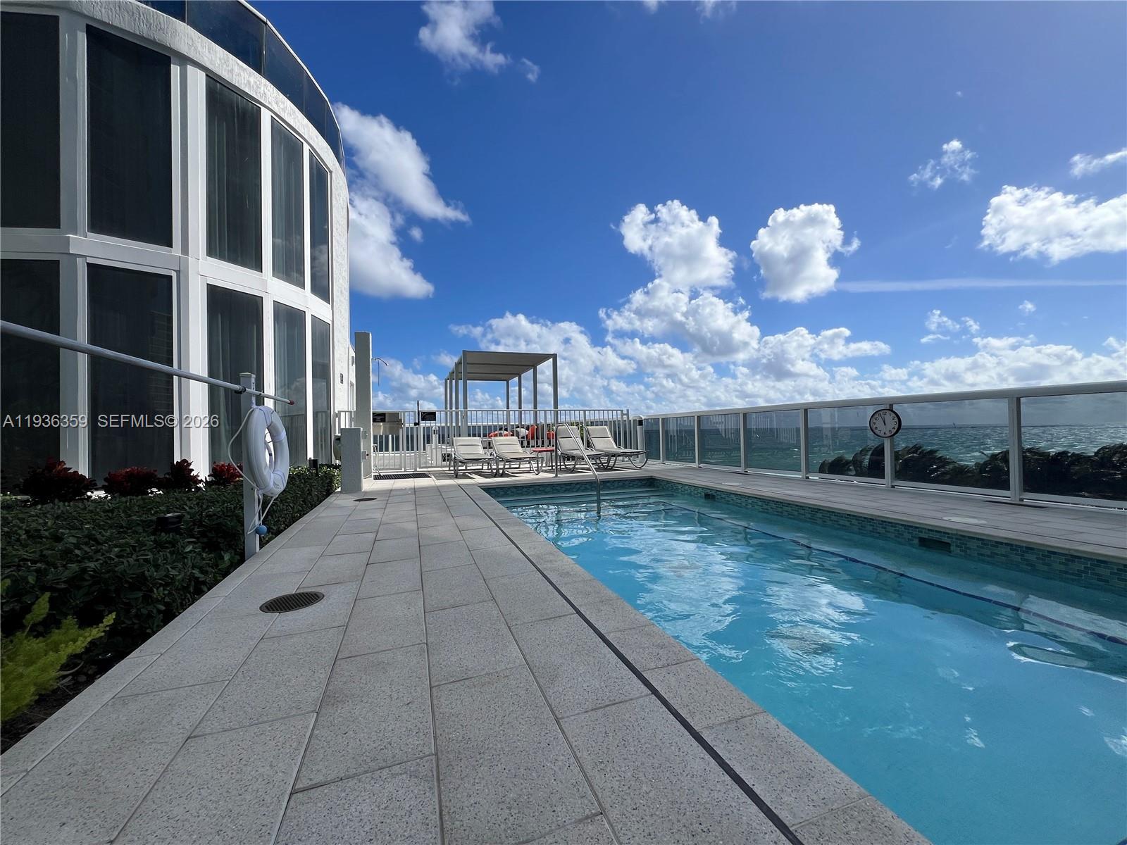 TDR TOWER III CONDO - Residential