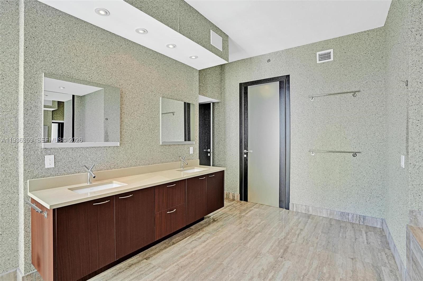 TDR TOWER III CONDO - Residential