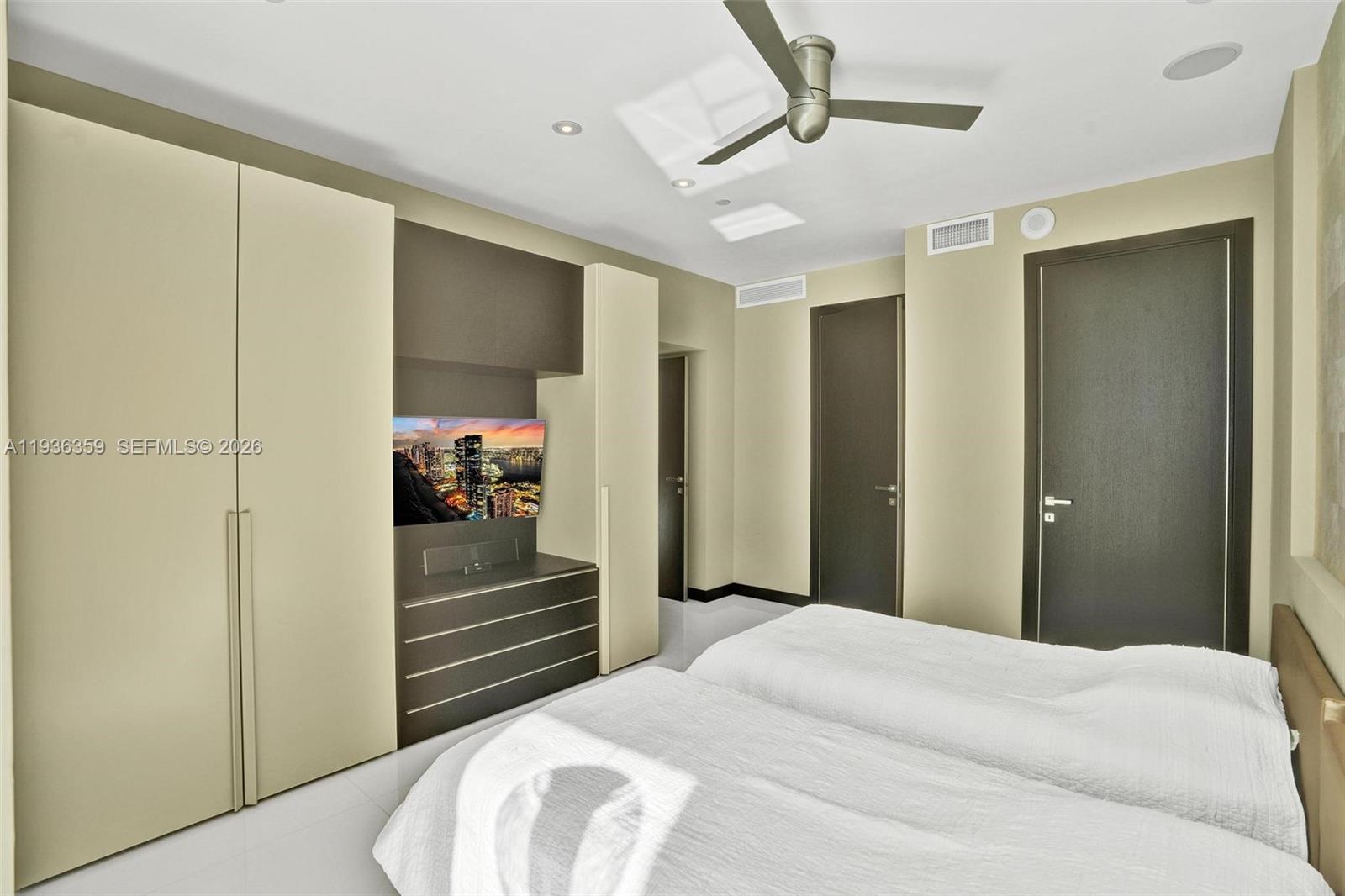 TDR TOWER III CONDO - Residential
