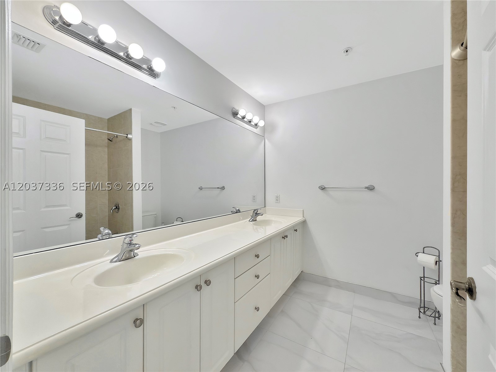 COLONNADE AT DADELAND SE - Residential