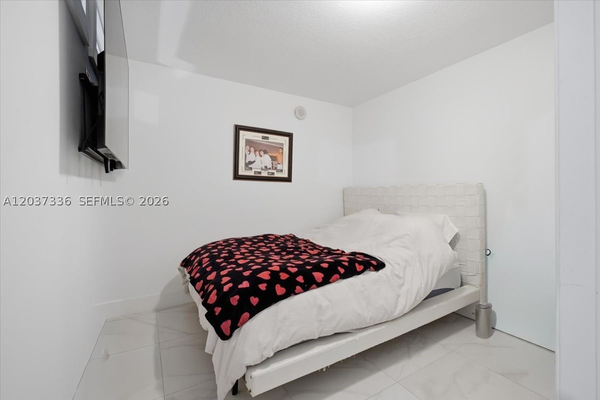 COLONNADE AT DADELAND SE - Residential