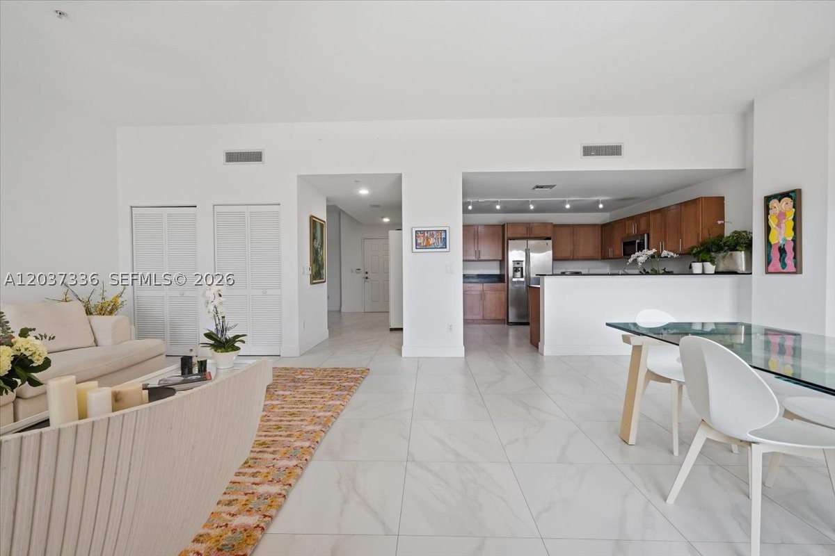 COLONNADE AT DADELAND SE - Residential