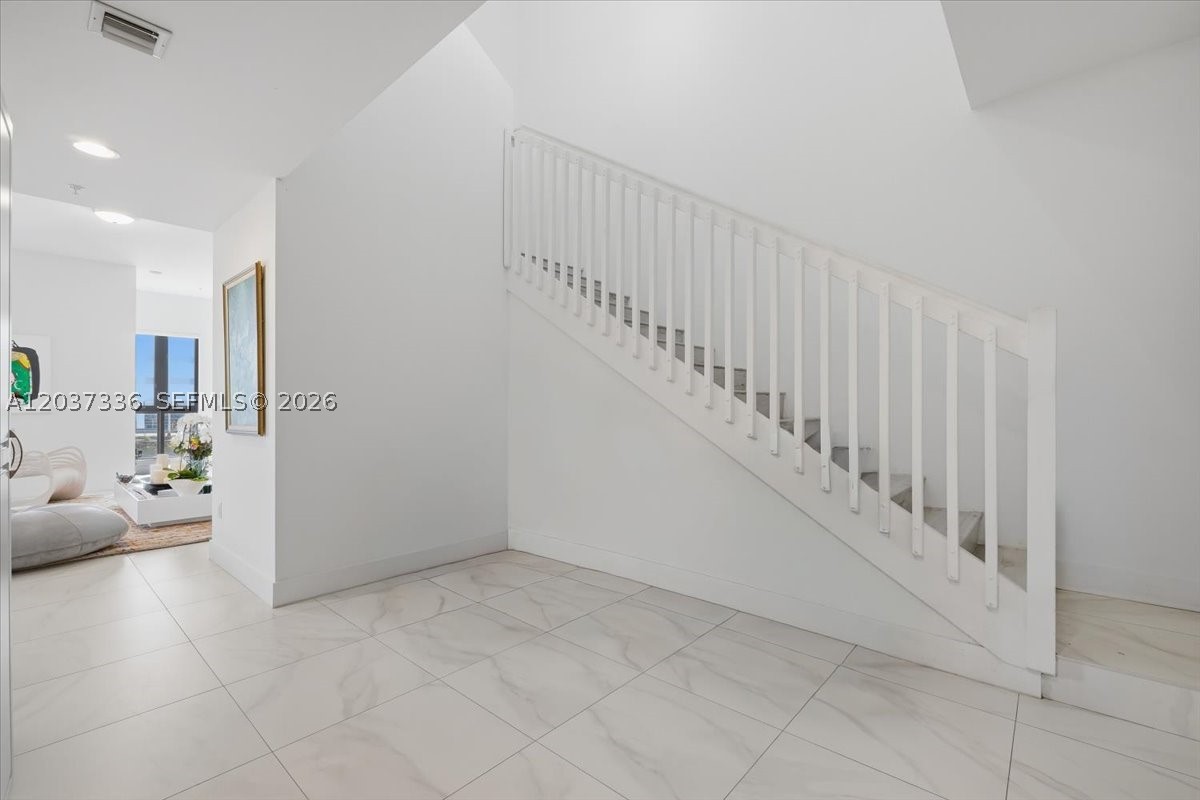 COLONNADE AT DADELAND SE - Residential