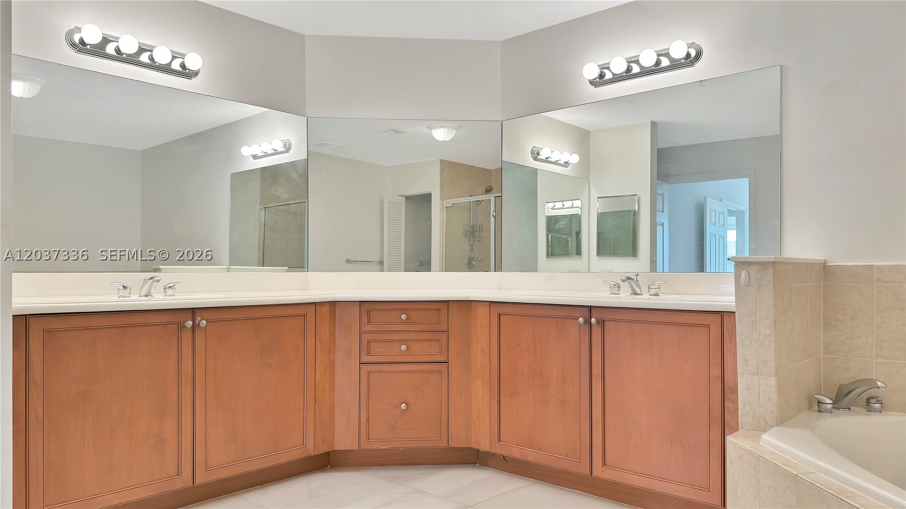 COLONNADE AT DADELAND SE - Residential