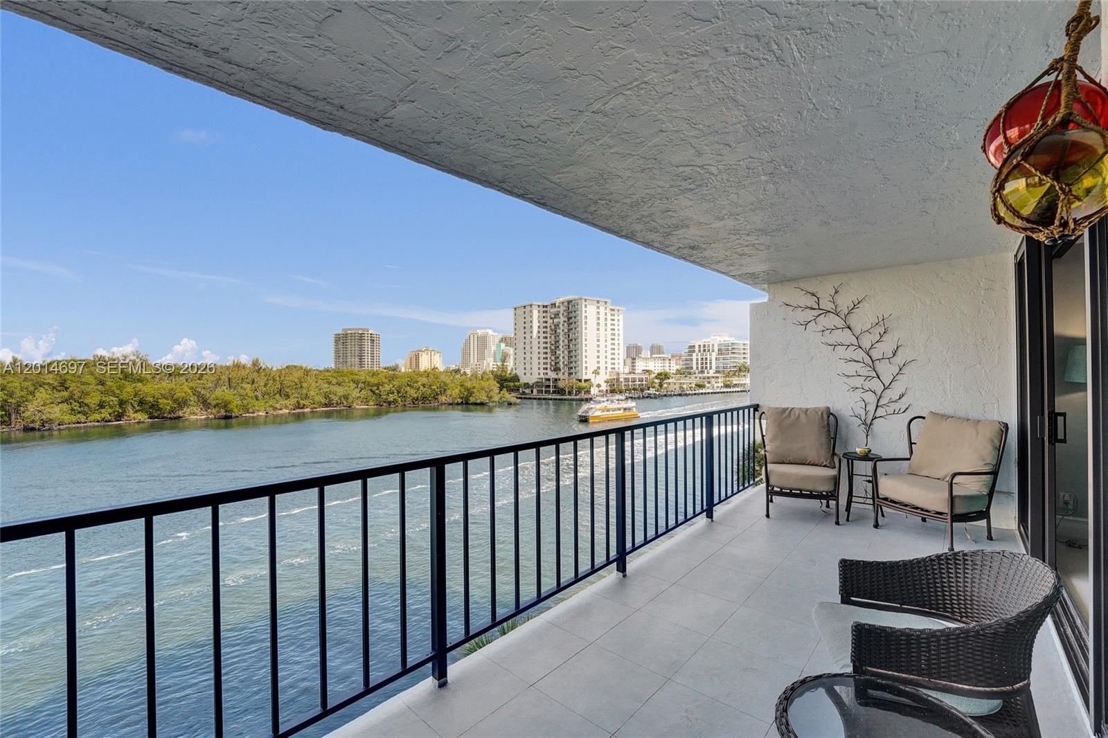 CORINTHIAN ON THE INTRACO - Residential