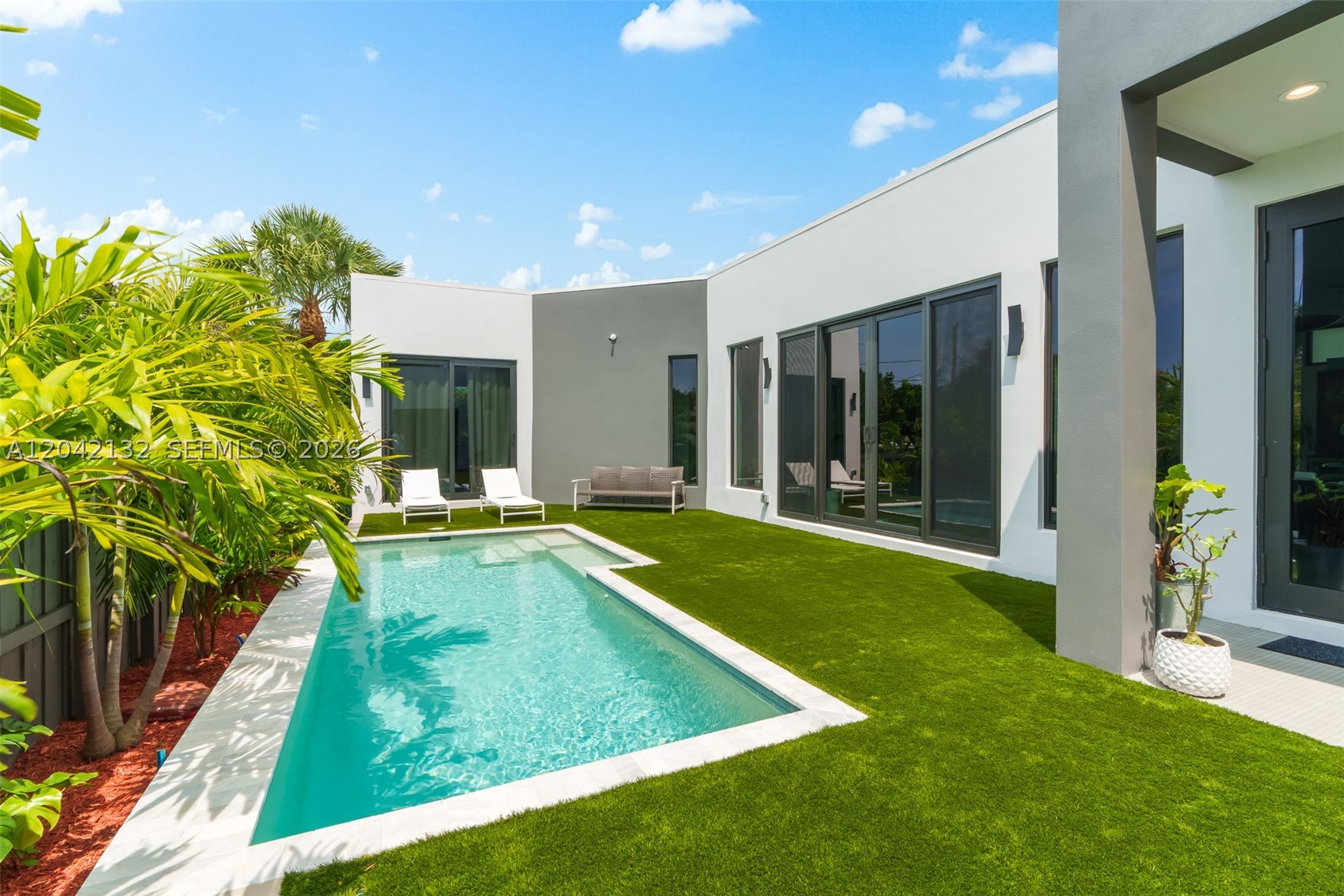 Petite - Residential