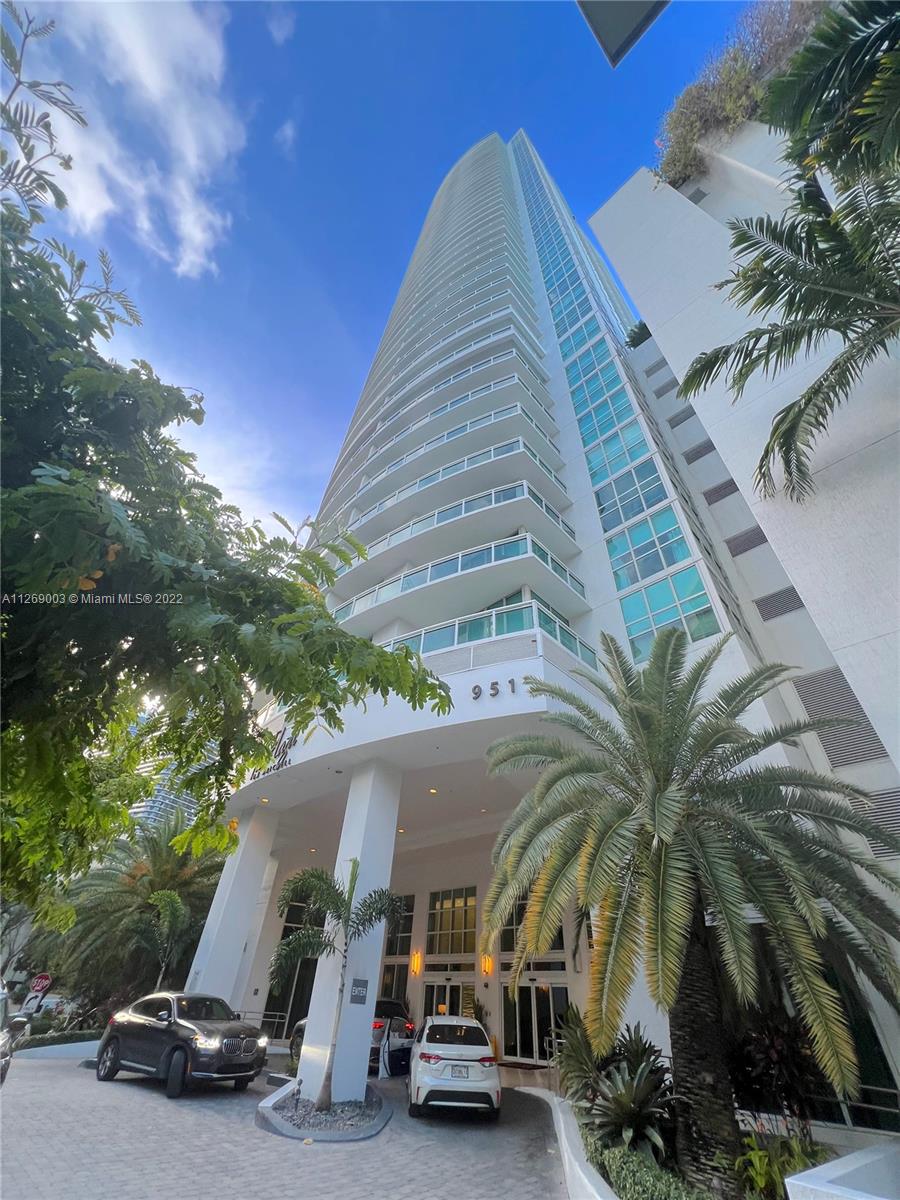 THE PLAZA 901 BRICKELL - Residential Lease