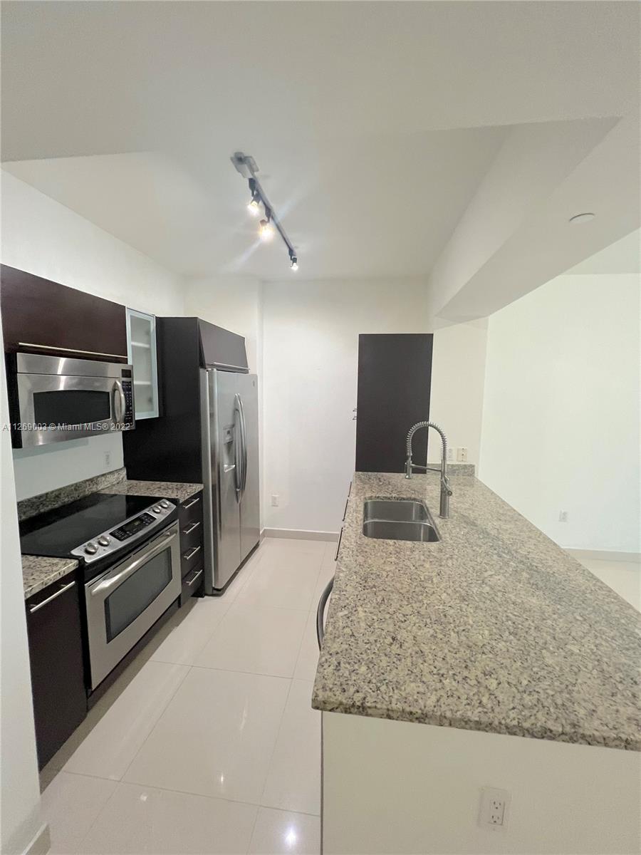 THE PLAZA 901 BRICKELL - Residential Lease