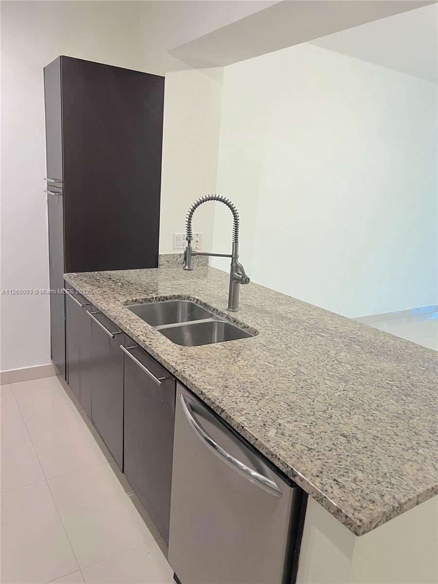 THE PLAZA 901 BRICKELL - Residential Lease
