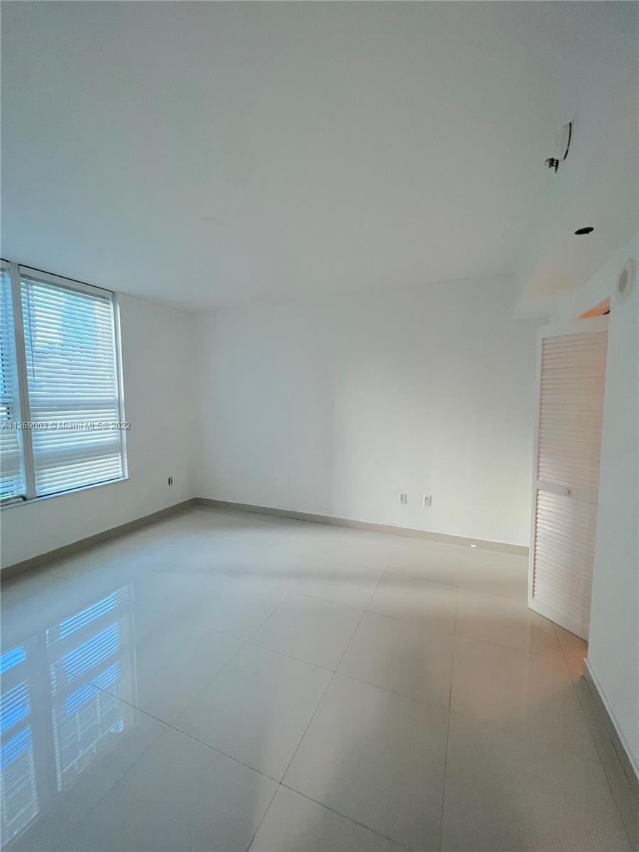 THE PLAZA 901 BRICKELL - Residential Lease
