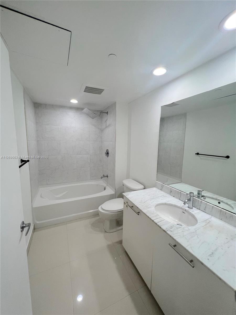 THE PLAZA 901 BRICKELL - Residential Lease