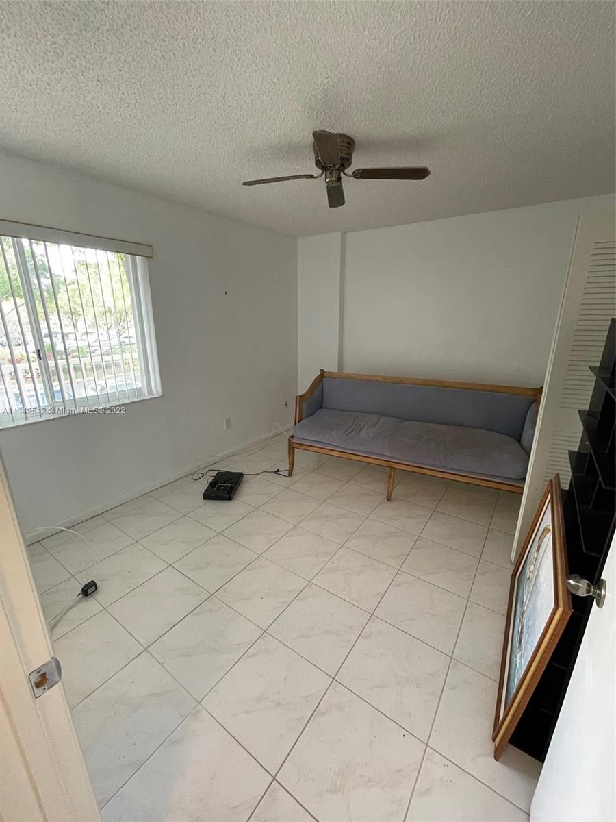 2 BEDROOM 1 BATH ON SECOND FLOOR IN DESIRABLE KINGS POINT.WASHER/DRYER INSIDE THE UNIT. MUST BE  55+ TO LIVE HER,COMMUNITY OFFERS MANY AMENITIES SUCH AS TENNIS COURT,POOL,THEATER, COURTESY BUS TO AND FROM CLUBHOUSE. NO PETS ALLOWED.